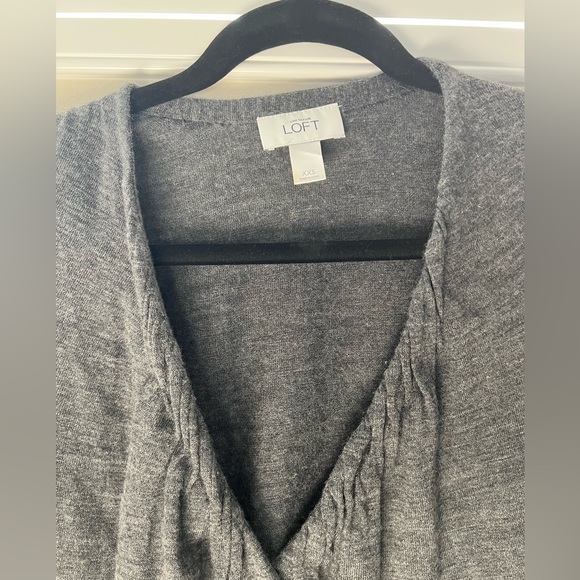 Ann Taylor LOFT Shirred V-Neck Cardigan, XXS, Grey - Picture 3 of 4